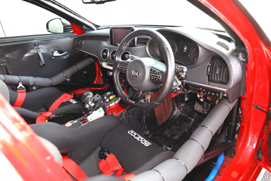Интерьер Kia Stinger GT420 (CK) 2019 года  (фото 4 из 49)